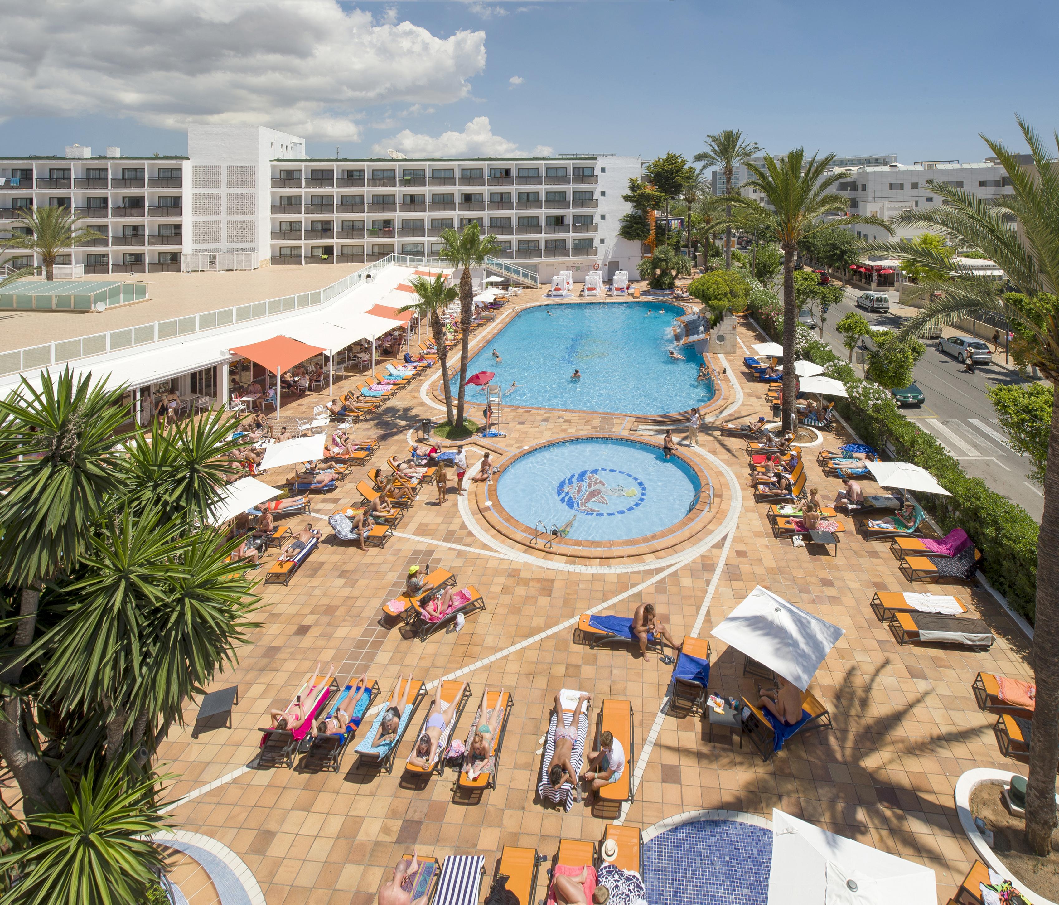Hotel Vibra Mare Nostrum Playa d'en Bossa Bagian luar foto